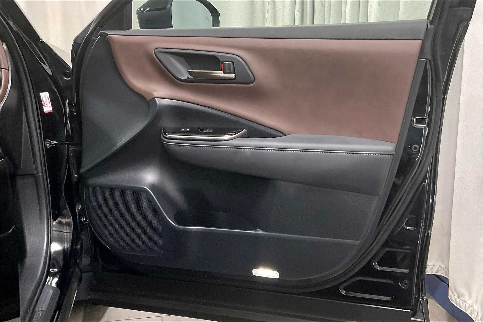 2024 Toyota Crown XLE - Photo 12