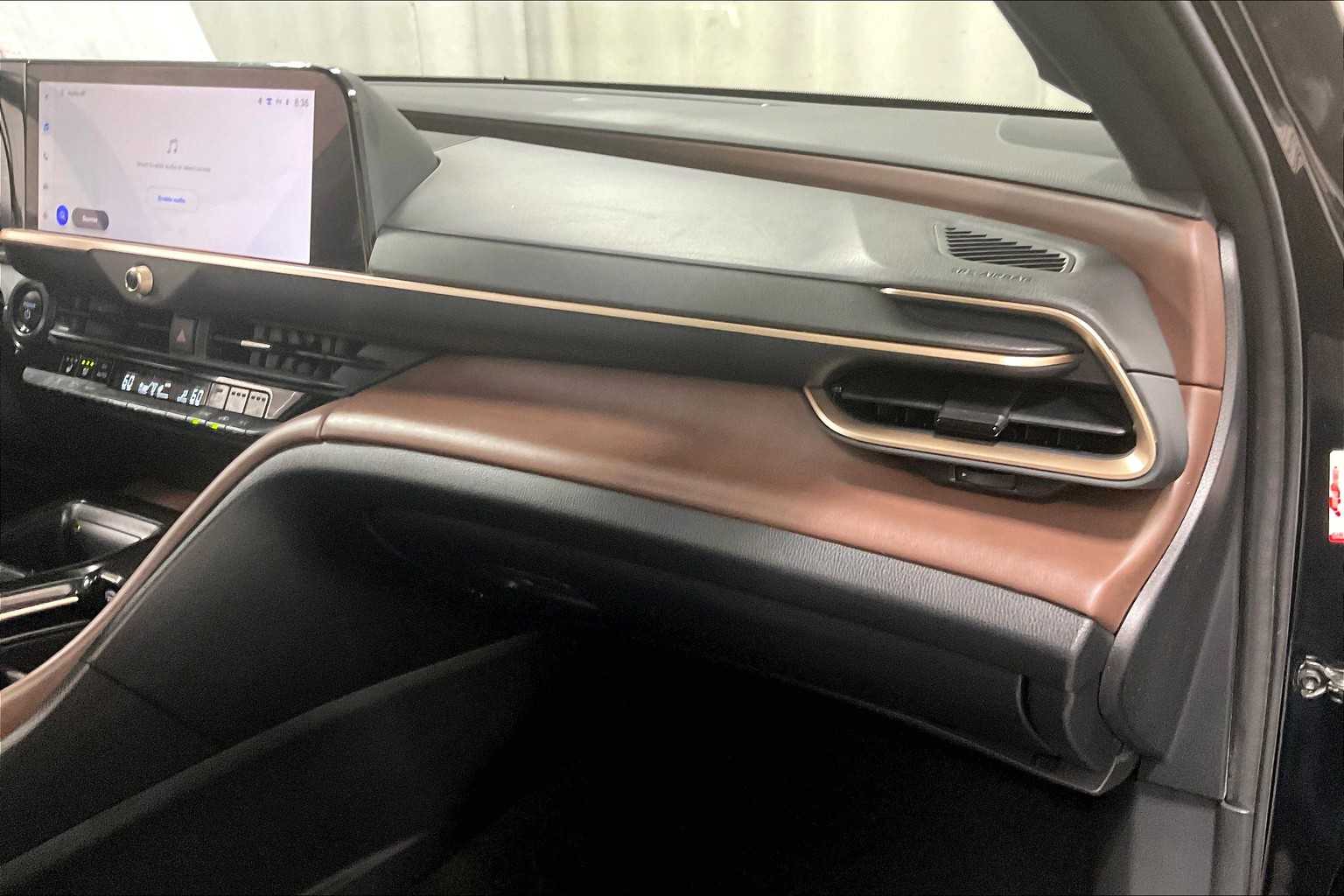 2024 Toyota Crown XLE - Photo 13