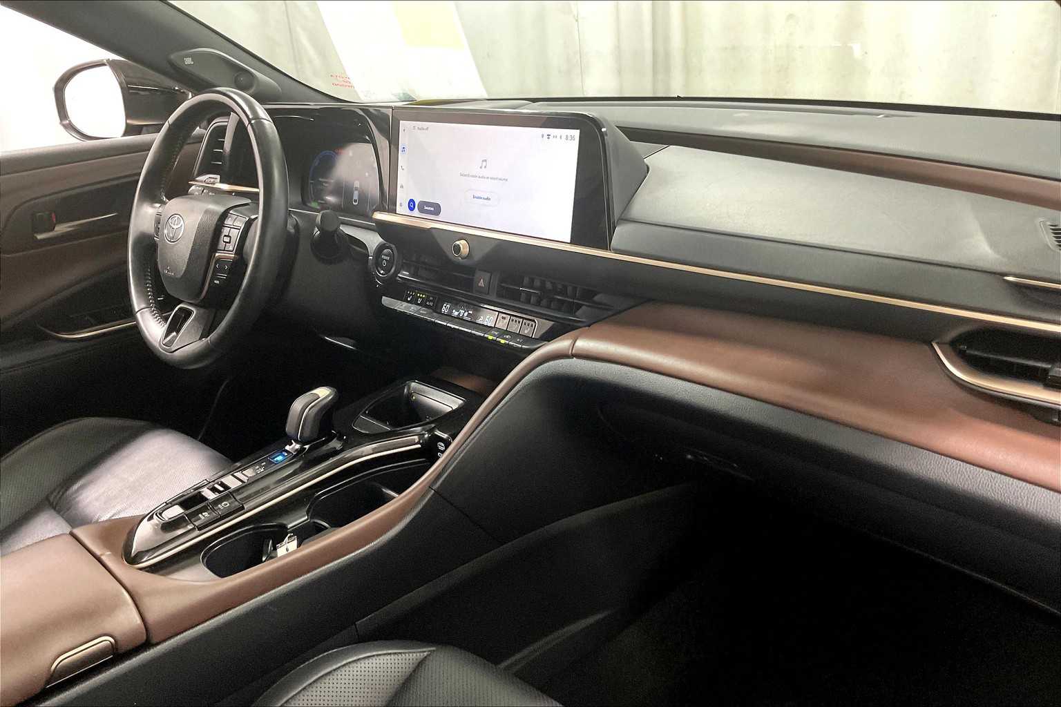 2024 Toyota Crown XLE - Photo 14