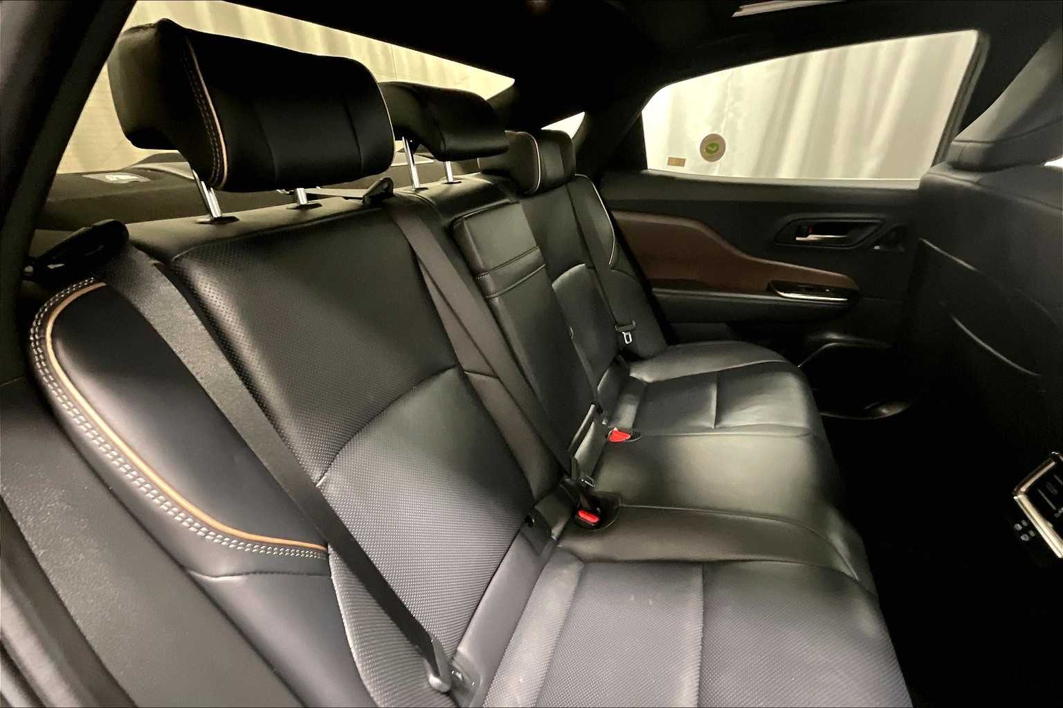 2024 Toyota Crown XLE - Photo 16