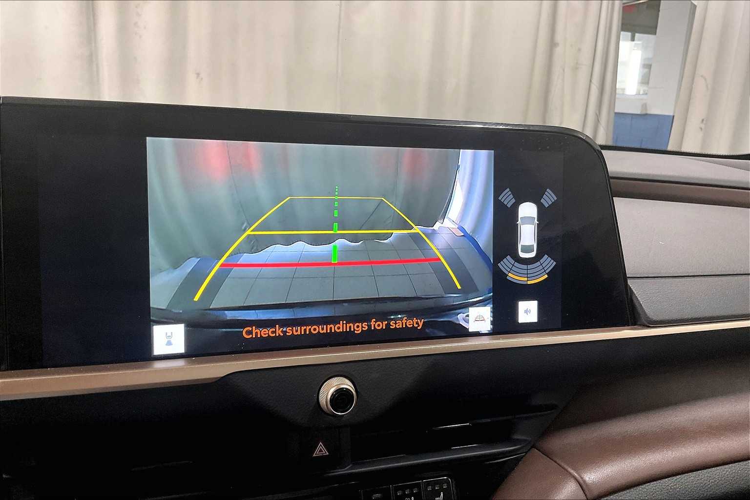 2024 Toyota Crown XLE - Photo 19
