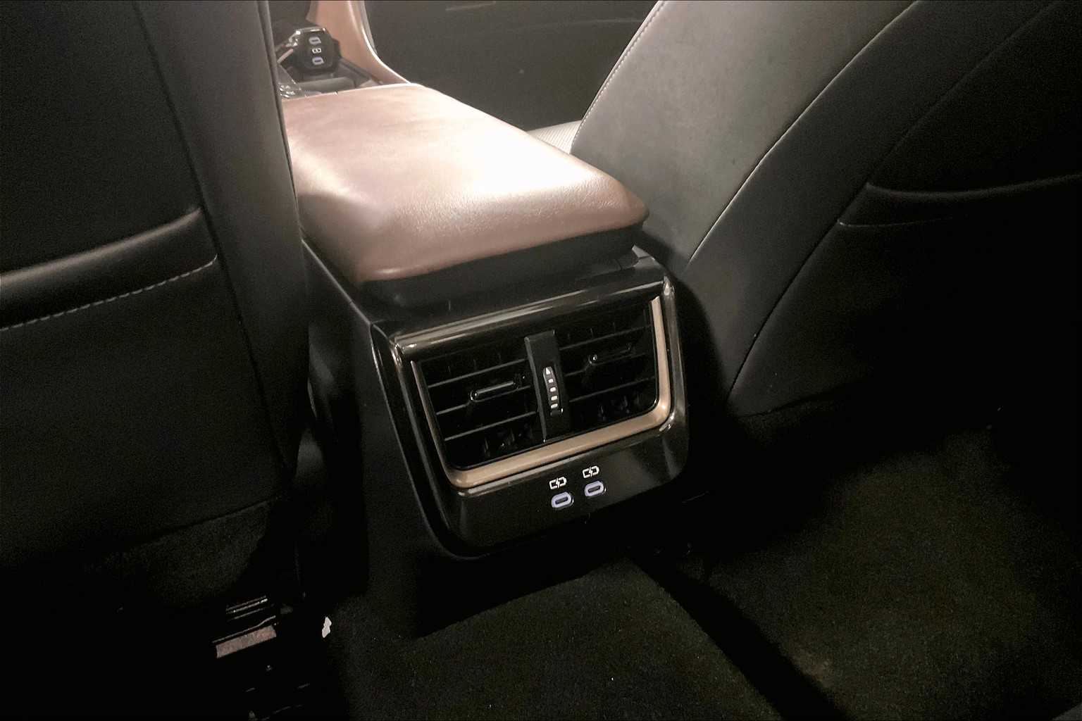 2024 Toyota Crown XLE - Photo 28