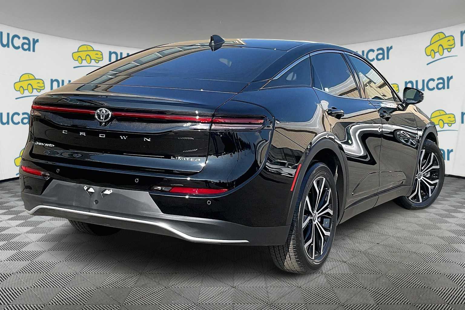 2024 Toyota Crown XLE - Photo 6