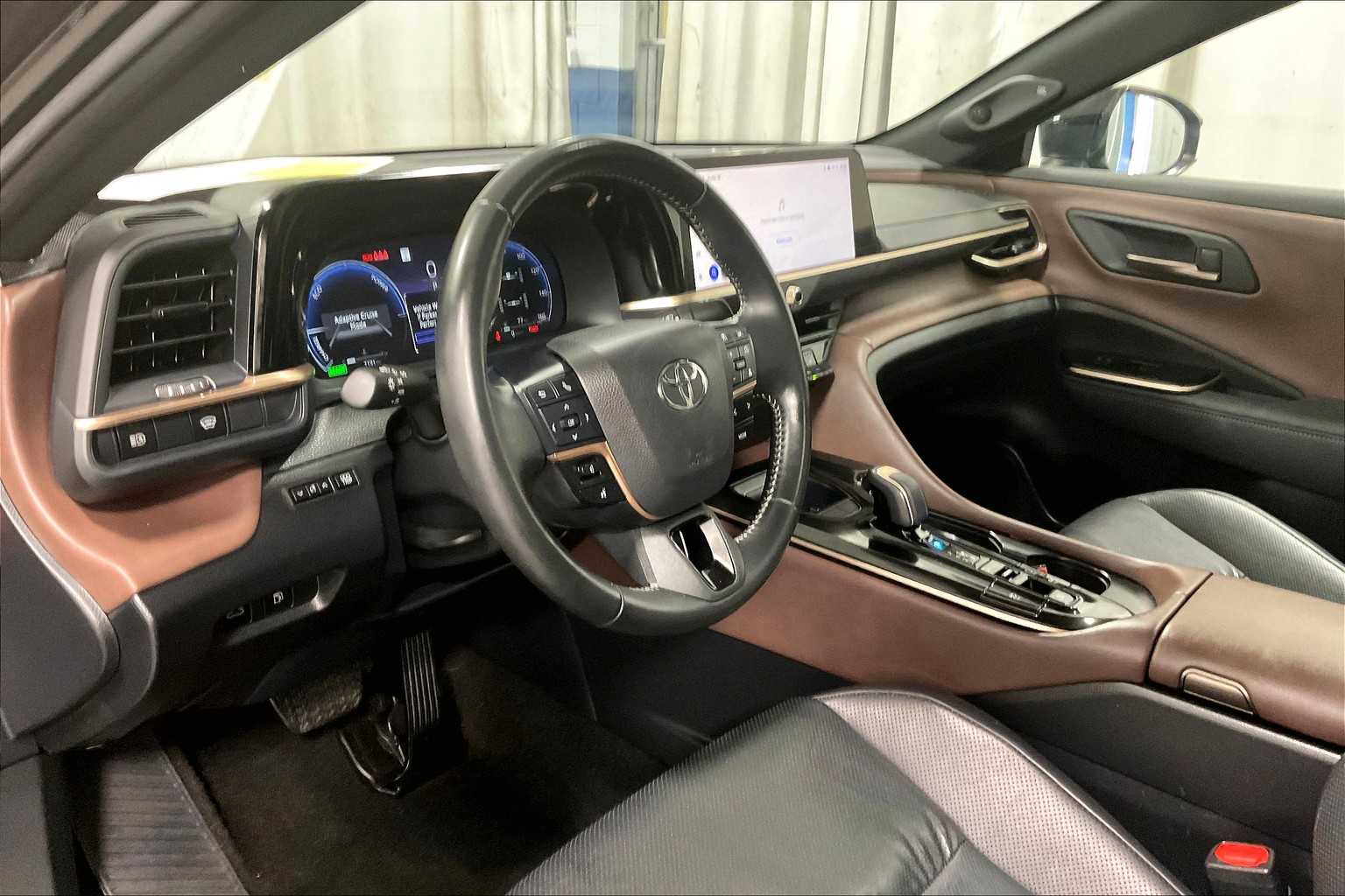 2024 Toyota Crown XLE - Photo 8