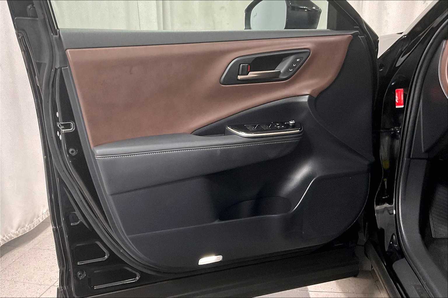 2024 Toyota Crown XLE - Photo 9