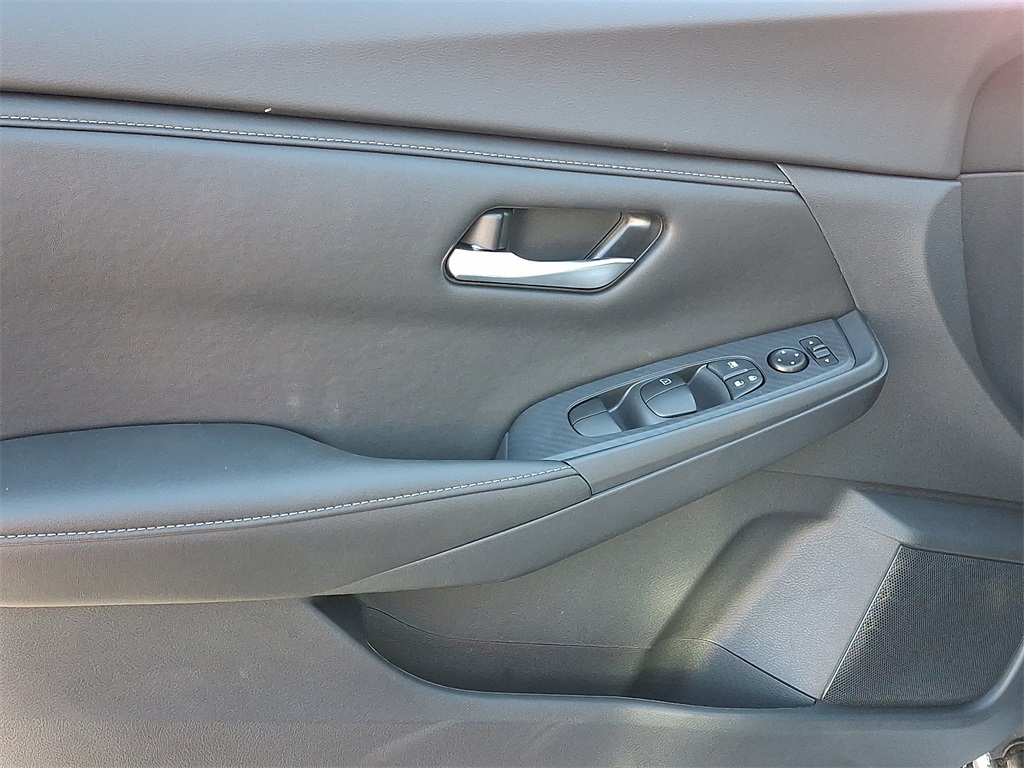 2025 Nissan Sentra SV - Photo 8