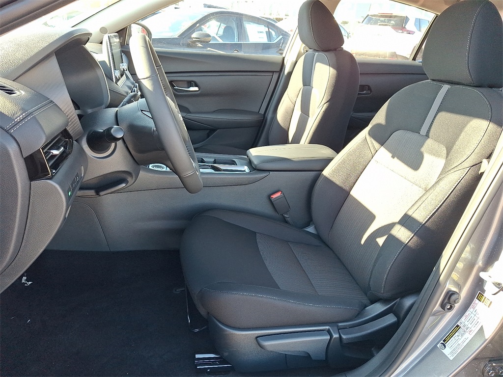 2025 Nissan Sentra SV - Photo 9