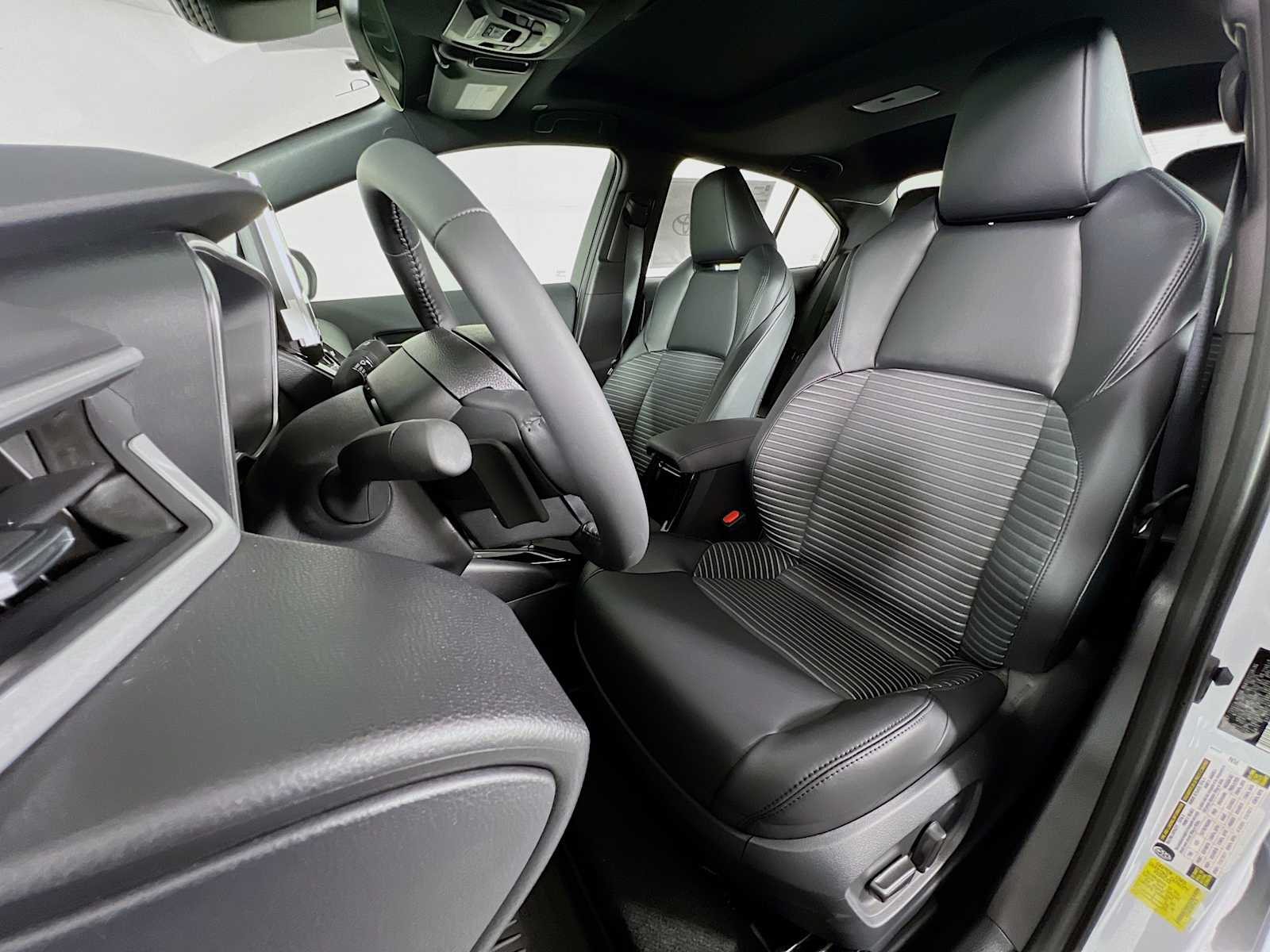 2025 Toyota Corolla XSE - Photo 12