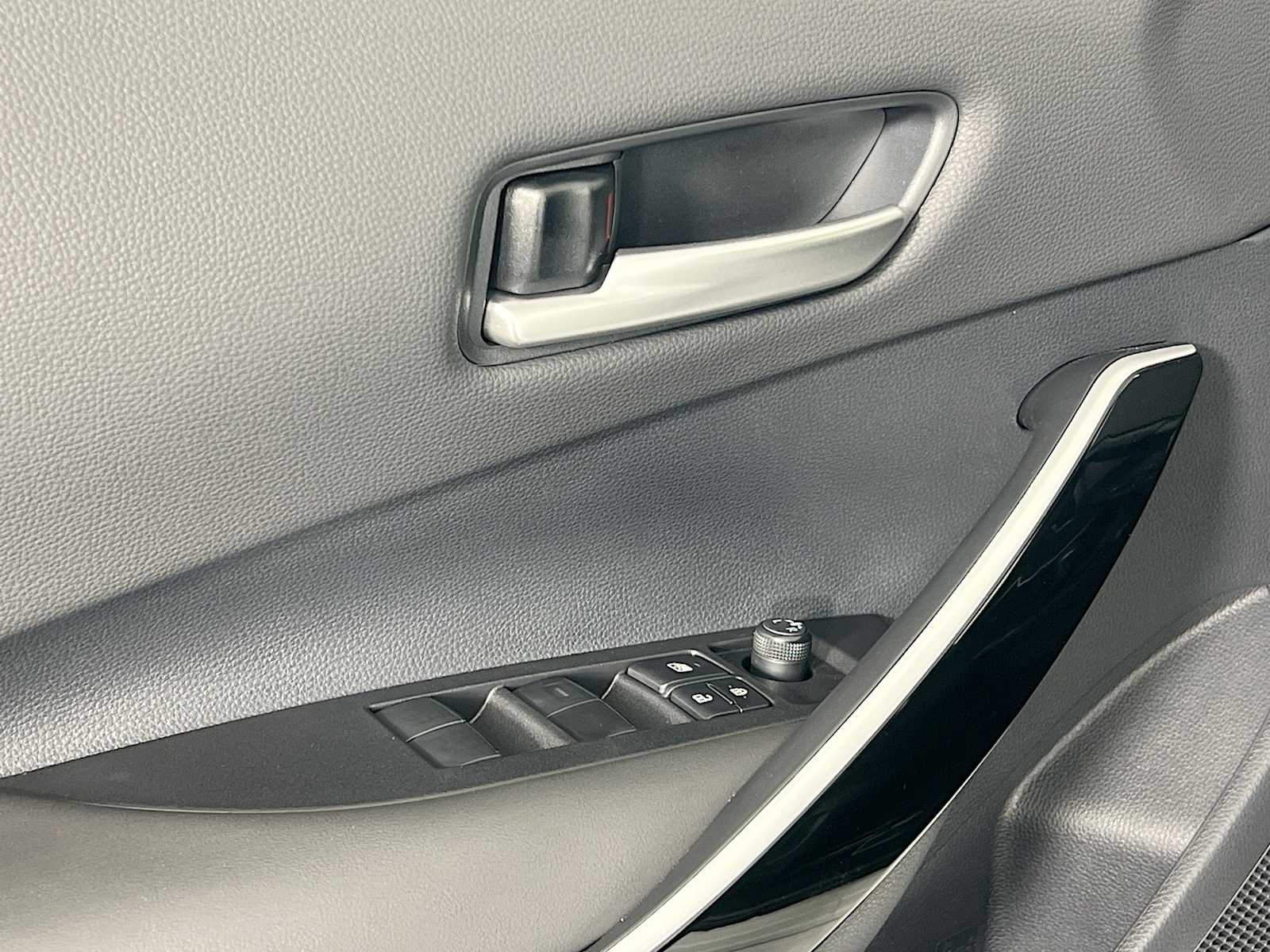 2025 Toyota Corolla XSE - Photo 15