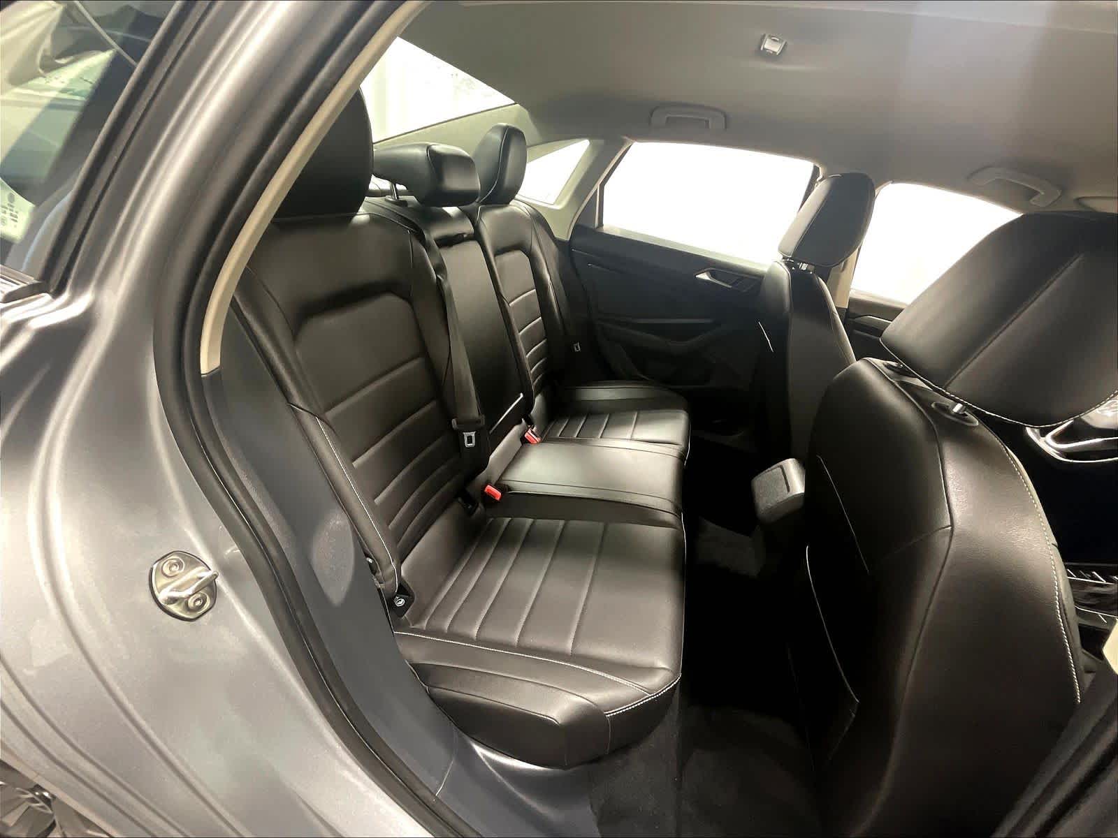 2022 Volkswagen Jetta SE - Photo 16