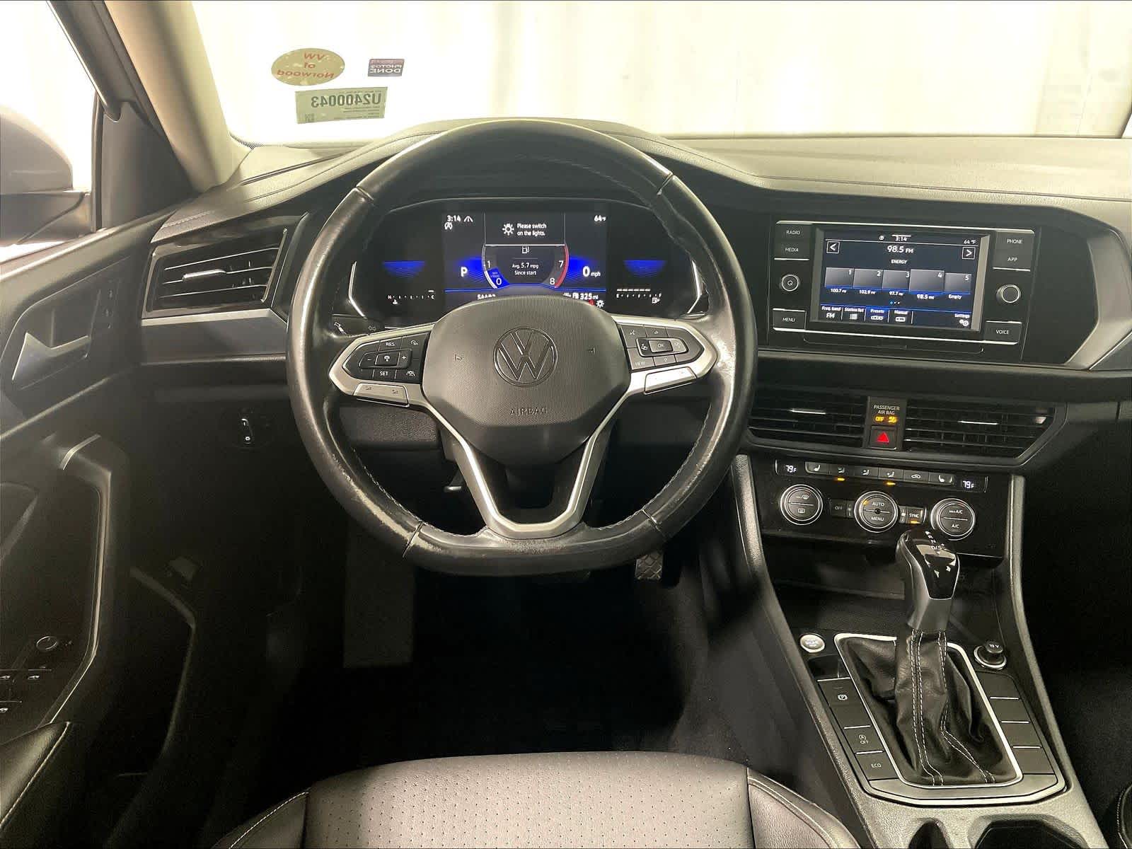 2022 Volkswagen Jetta SE - Photo 17