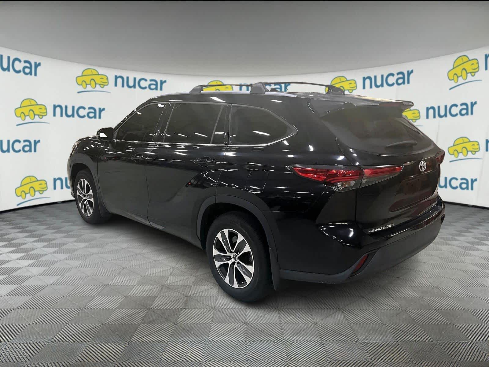 2022 Toyota Highlander XLE - Photo 3