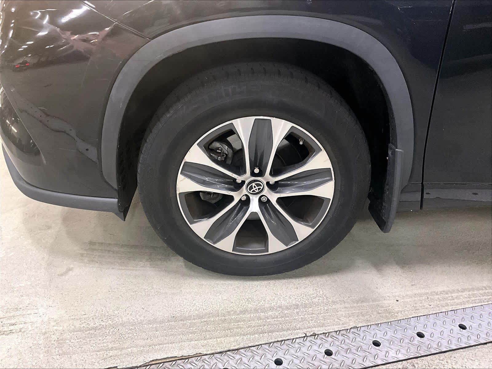 2022 Toyota Highlander XLE - Photo 4