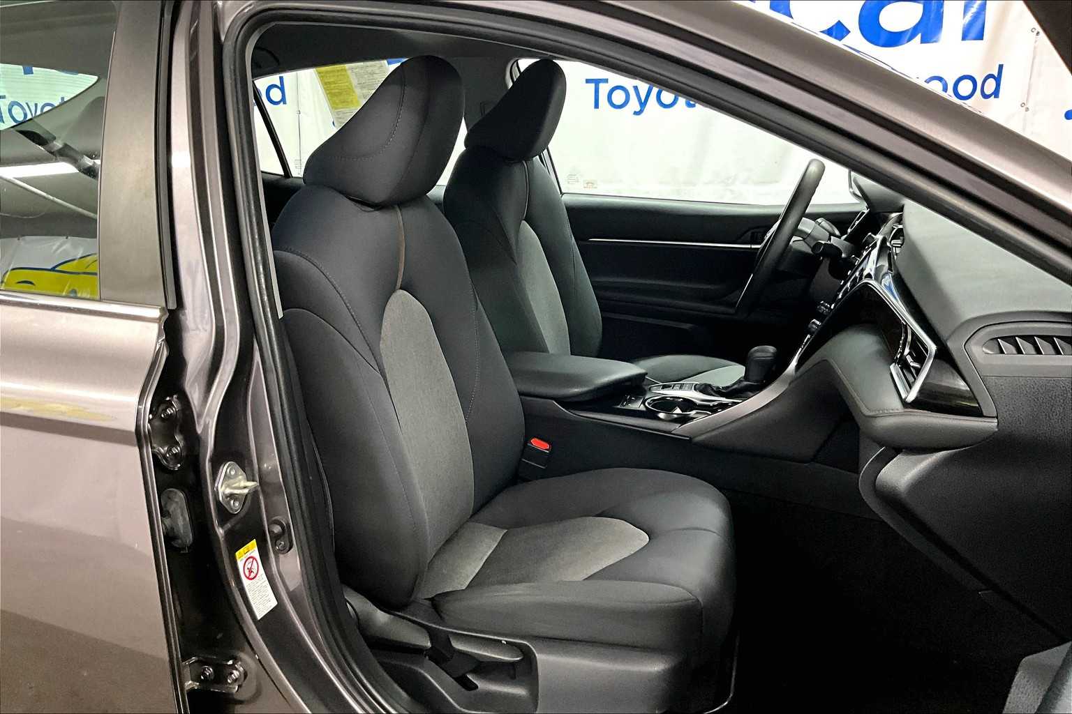 2018 Toyota Camry Hybrid LE - Photo 11