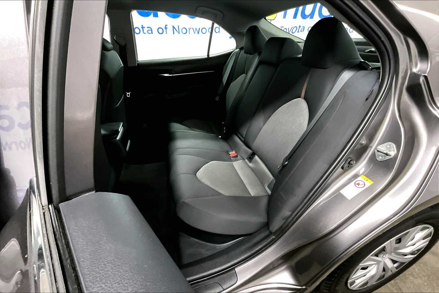 2018 Toyota Camry Hybrid LE - Photo 15