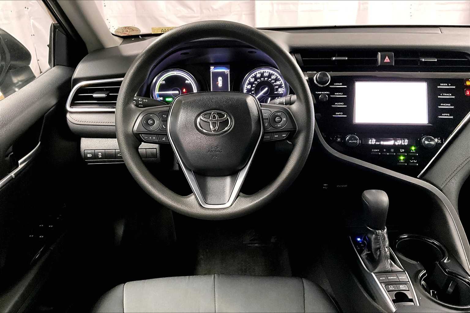 2018 Toyota Camry Hybrid LE - Photo 17