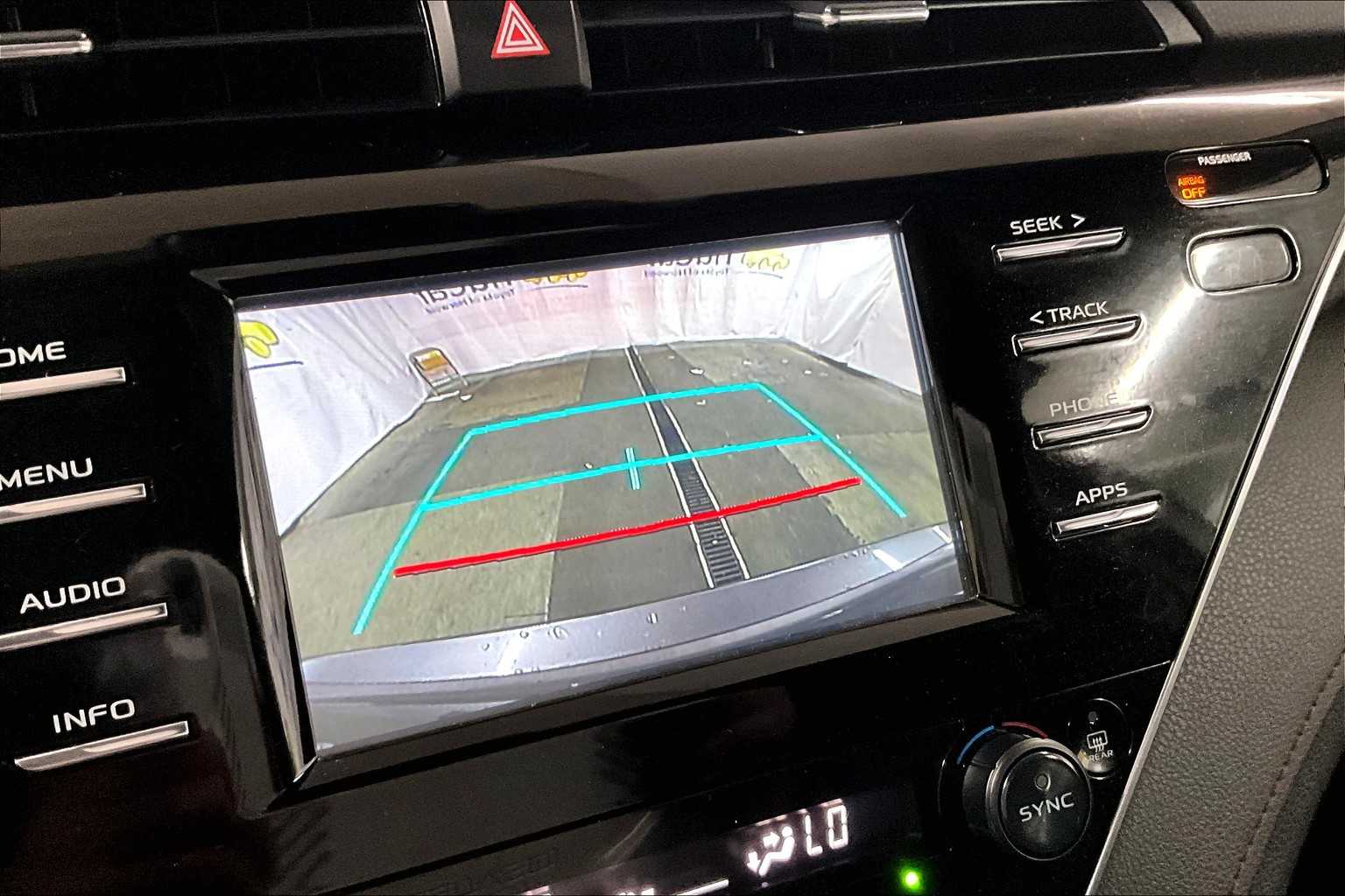 2018 Toyota Camry Hybrid LE - Photo 19
