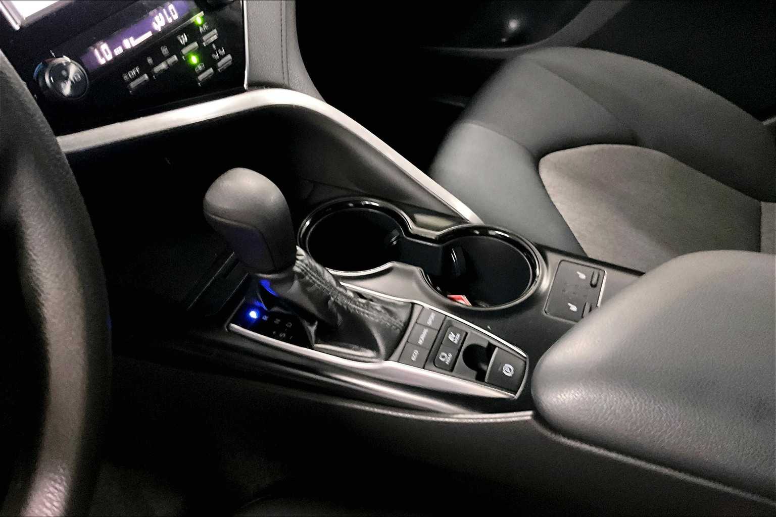 2018 Toyota Camry Hybrid LE - Photo 20