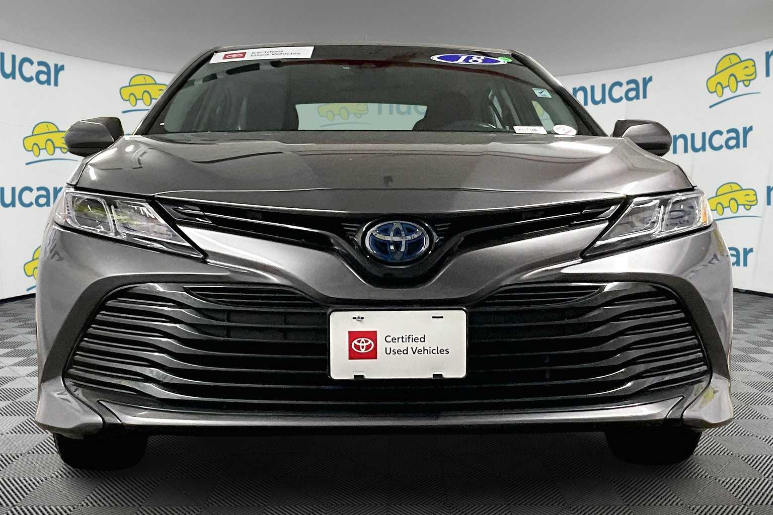 2018 Toyota Camry Hybrid LE - Photo 2