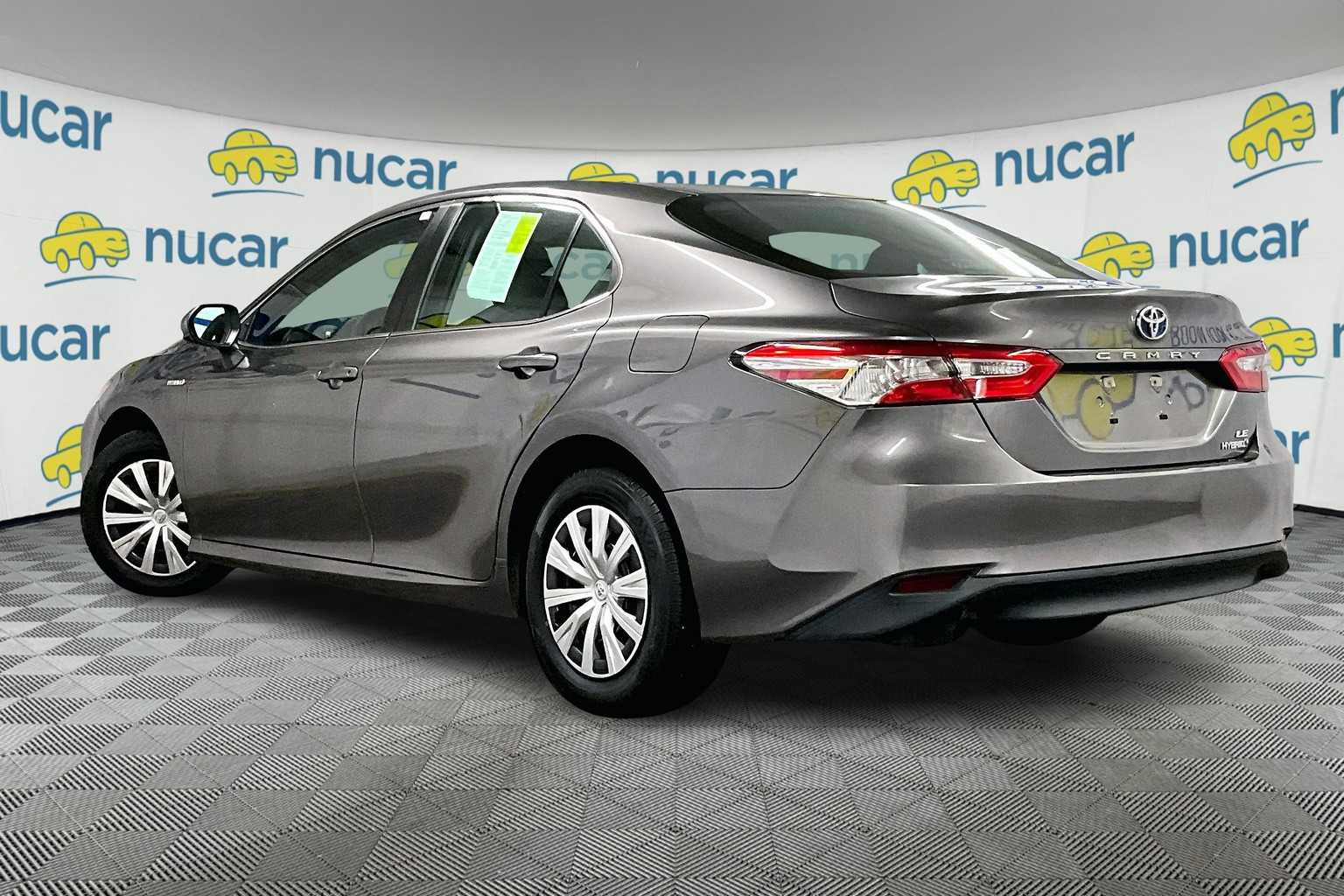 2018 Toyota Camry Hybrid LE - Photo 4