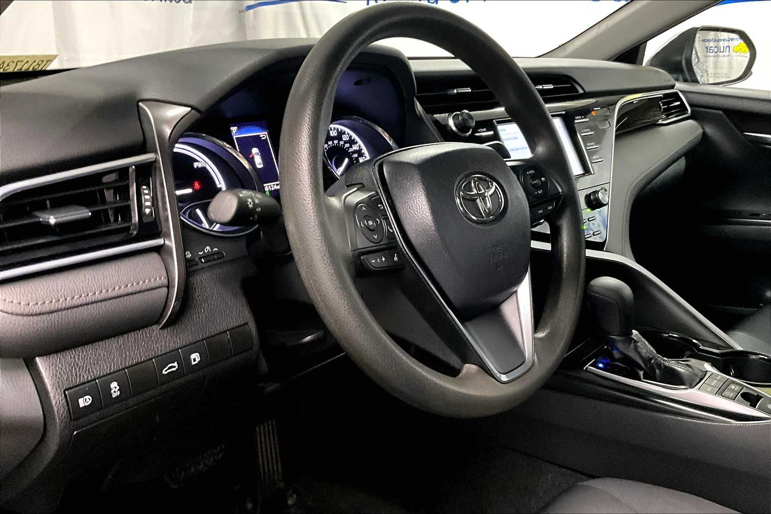 2018 Toyota Camry Hybrid LE - Photo 8