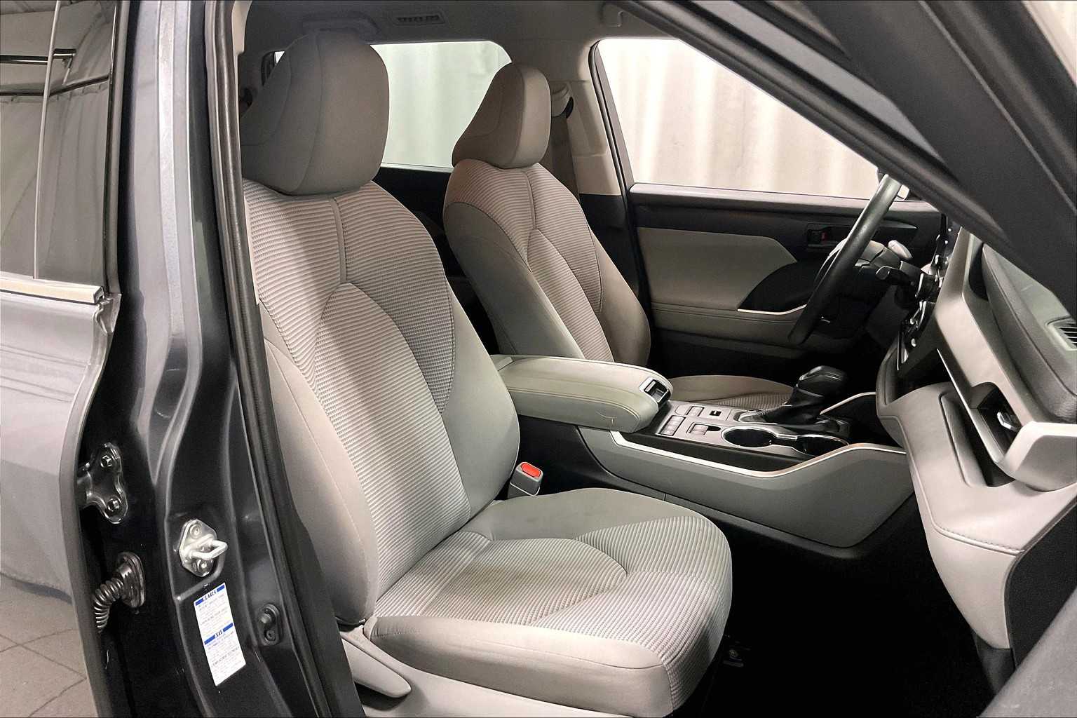 2020 Toyota Highlander L - Photo 11