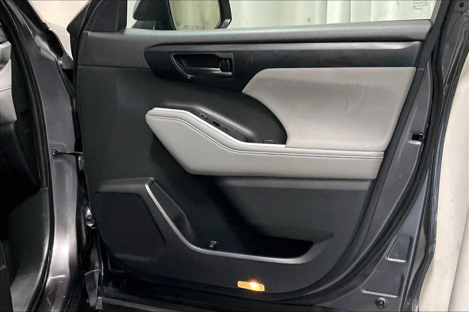 2020 Toyota Highlander L - Photo 12