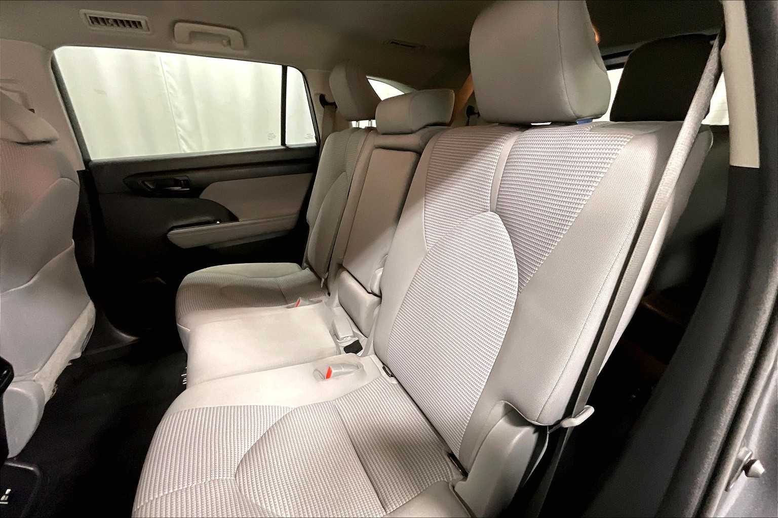 2020 Toyota Highlander L - Photo 15
