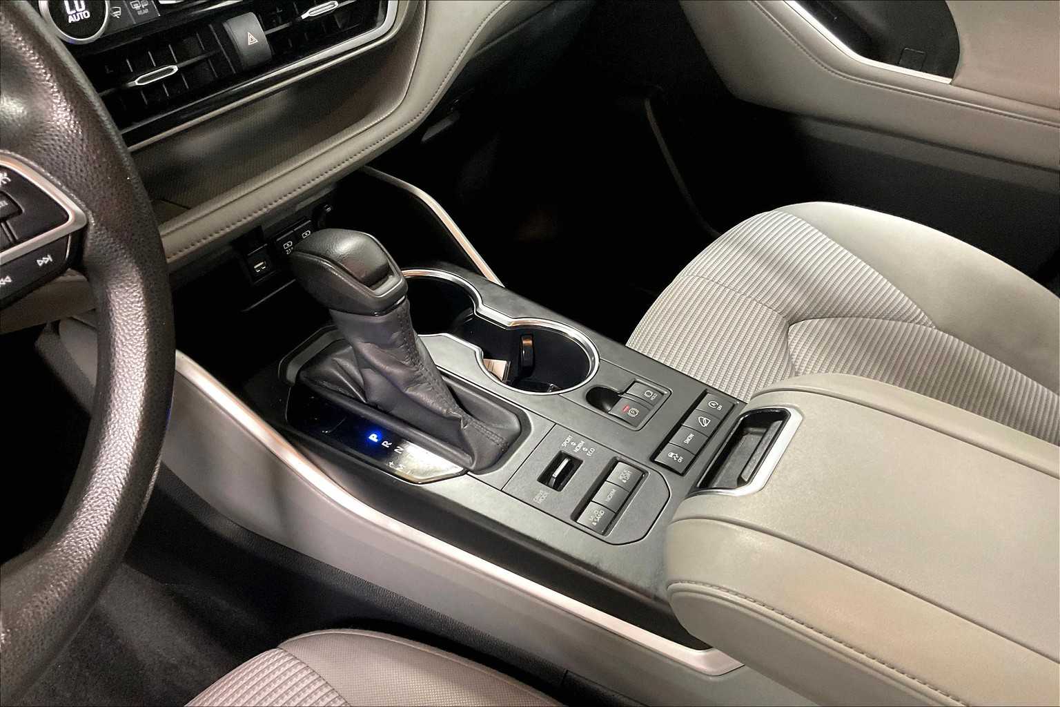 2020 Toyota Highlander L - Photo 20