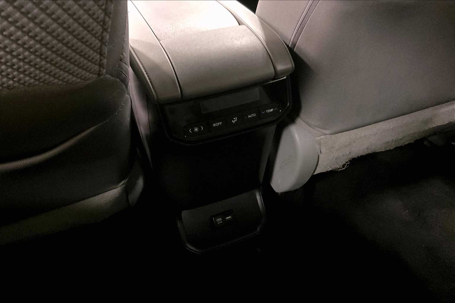 2020 Toyota Highlander L - Photo 27