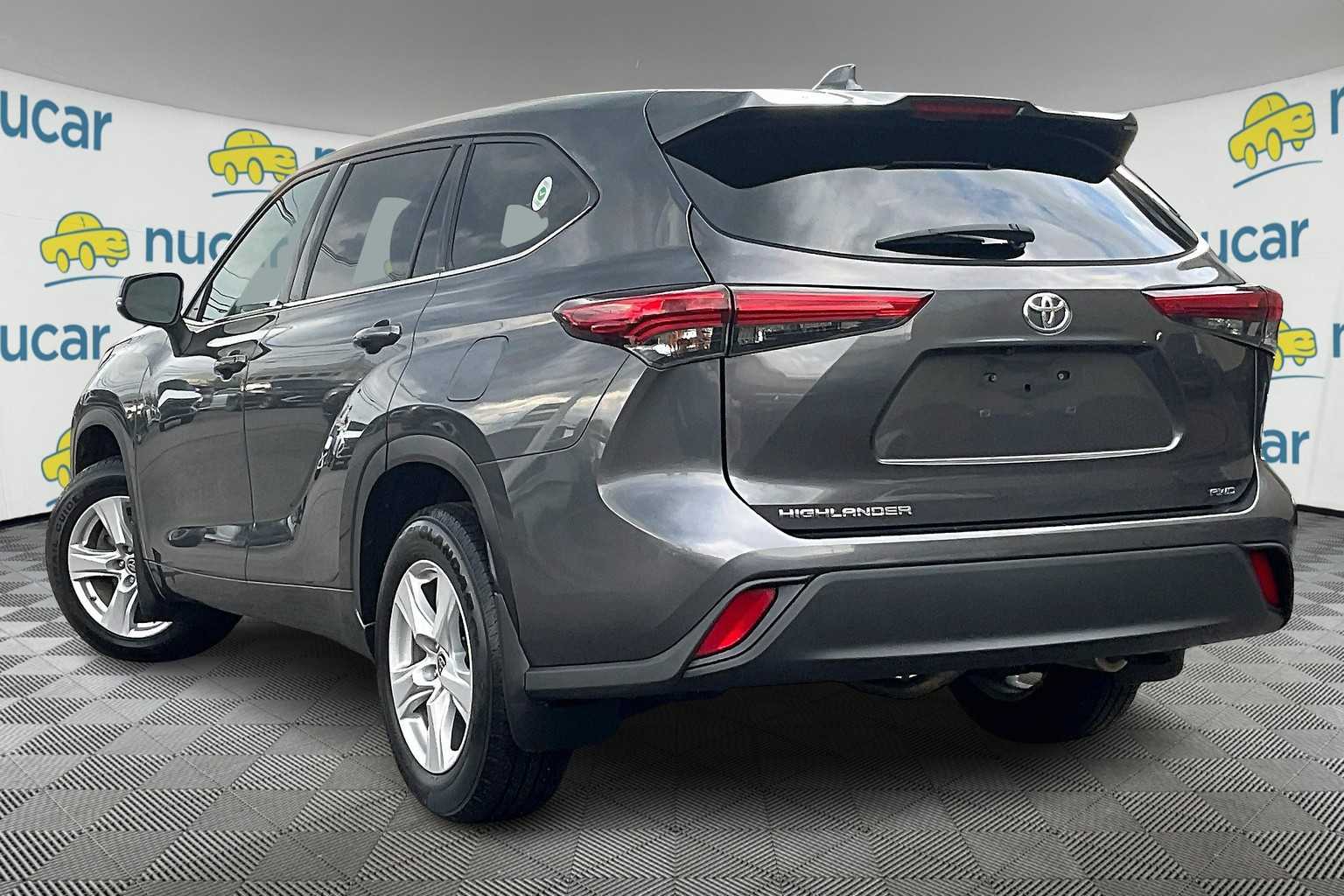 2020 Toyota Highlander L - Photo 4