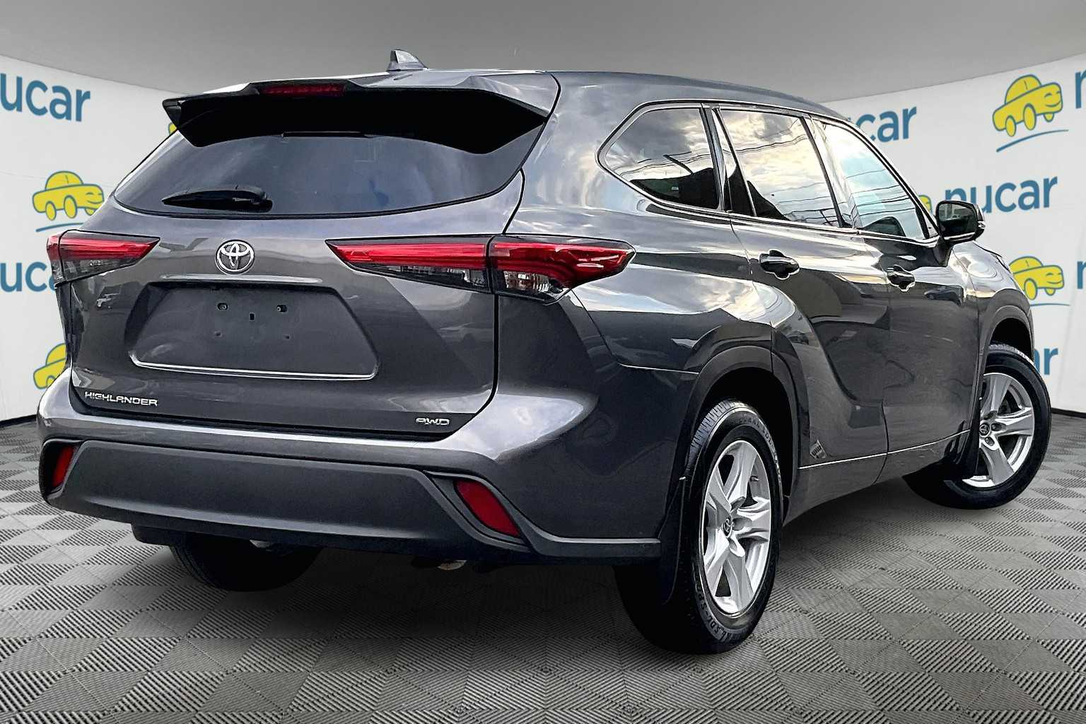 2020 Toyota Highlander L - Photo 6