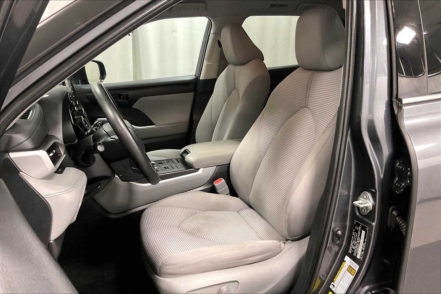 2020 Toyota Highlander L - Photo 10