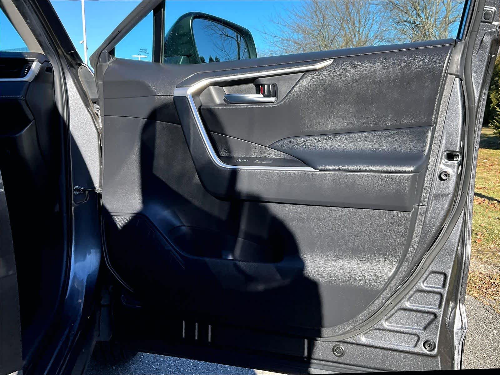 2022 Toyota RAV4 XLE - Photo 12