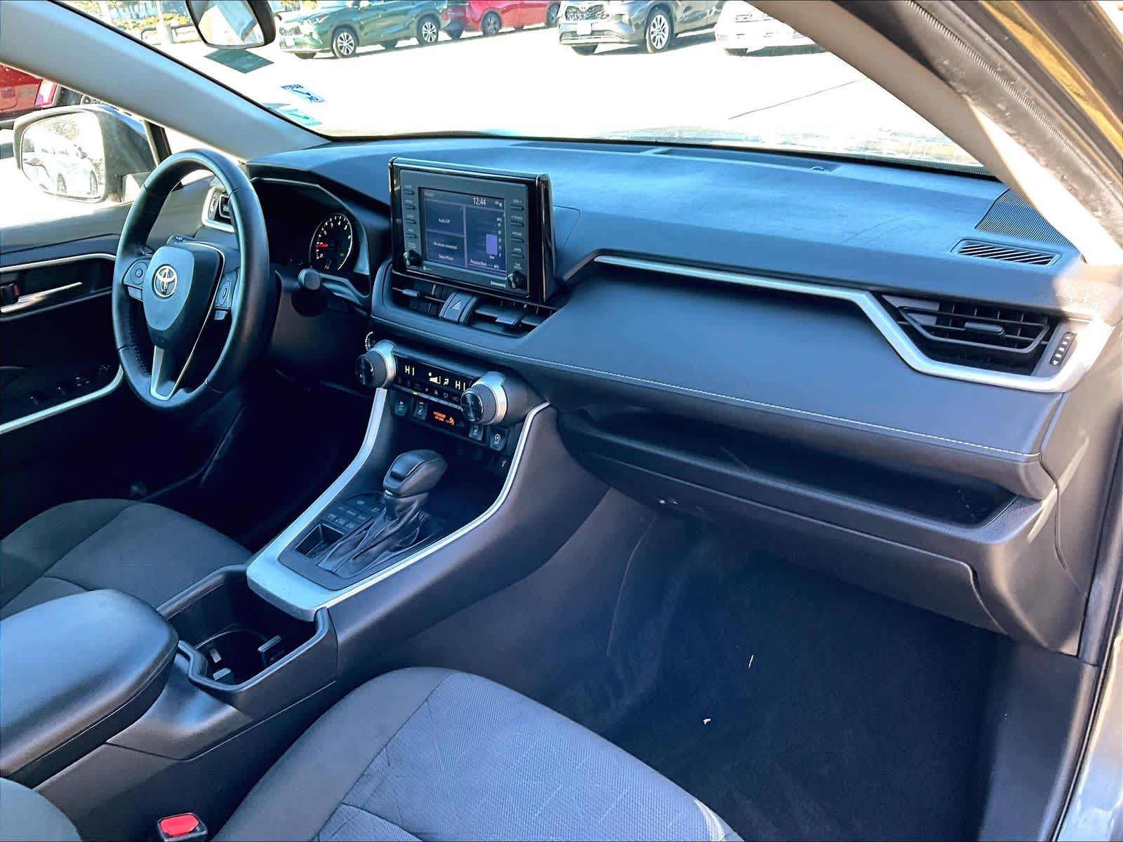 2022 Toyota RAV4 XLE - Photo 14