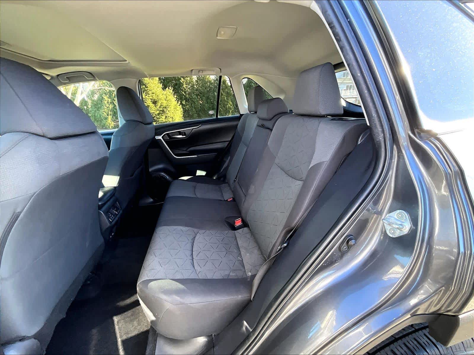 2022 Toyota RAV4 XLE - Photo 15