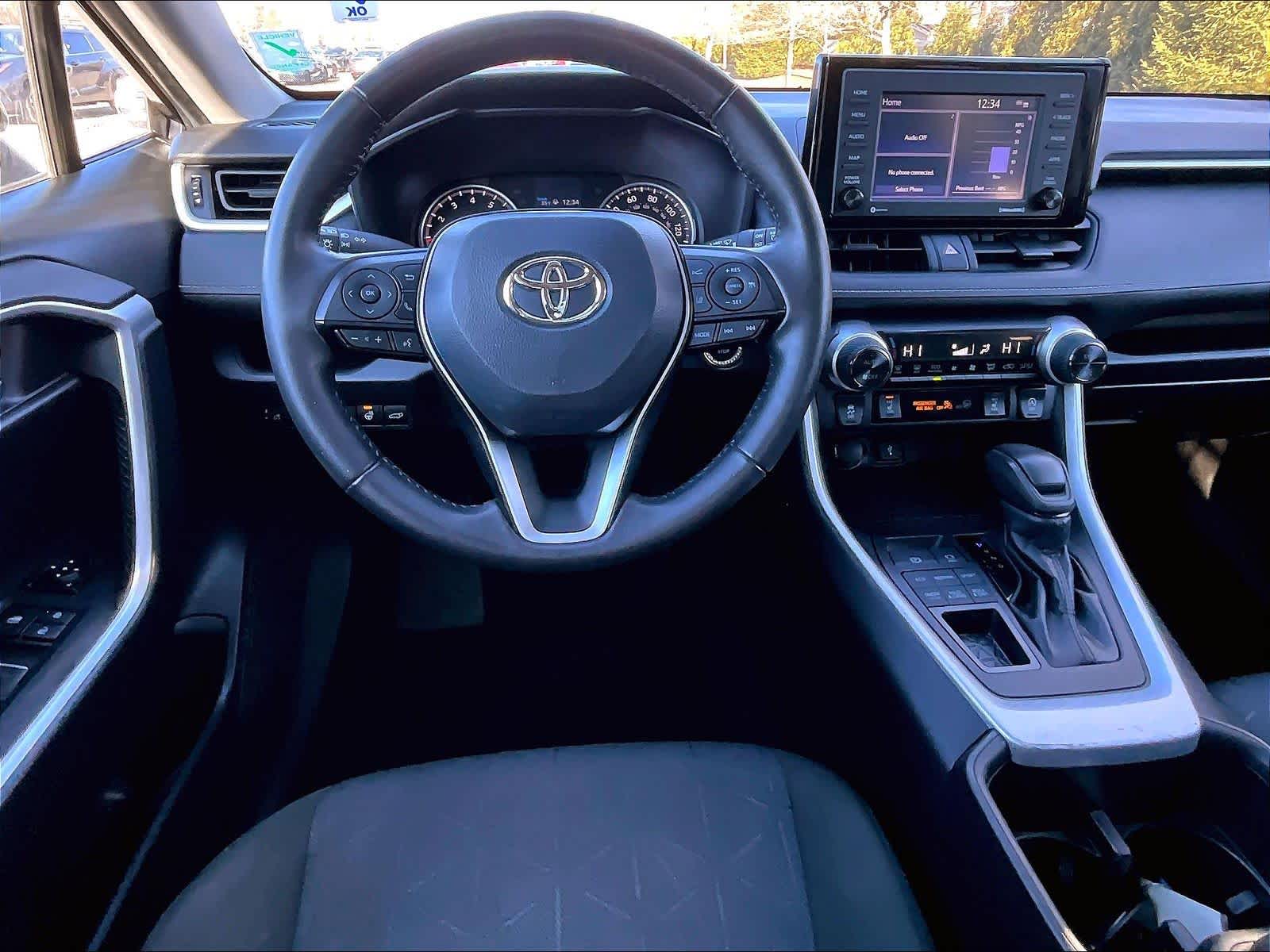 2022 Toyota RAV4 XLE - Photo 17