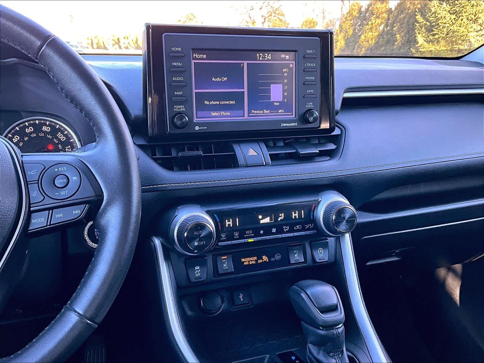 2022 Toyota RAV4 XLE - Photo 18