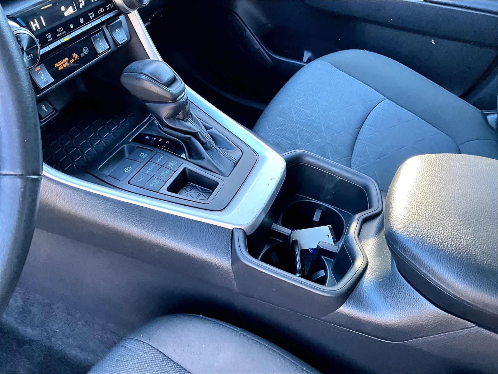 2022 Toyota RAV4 XLE - Photo 20