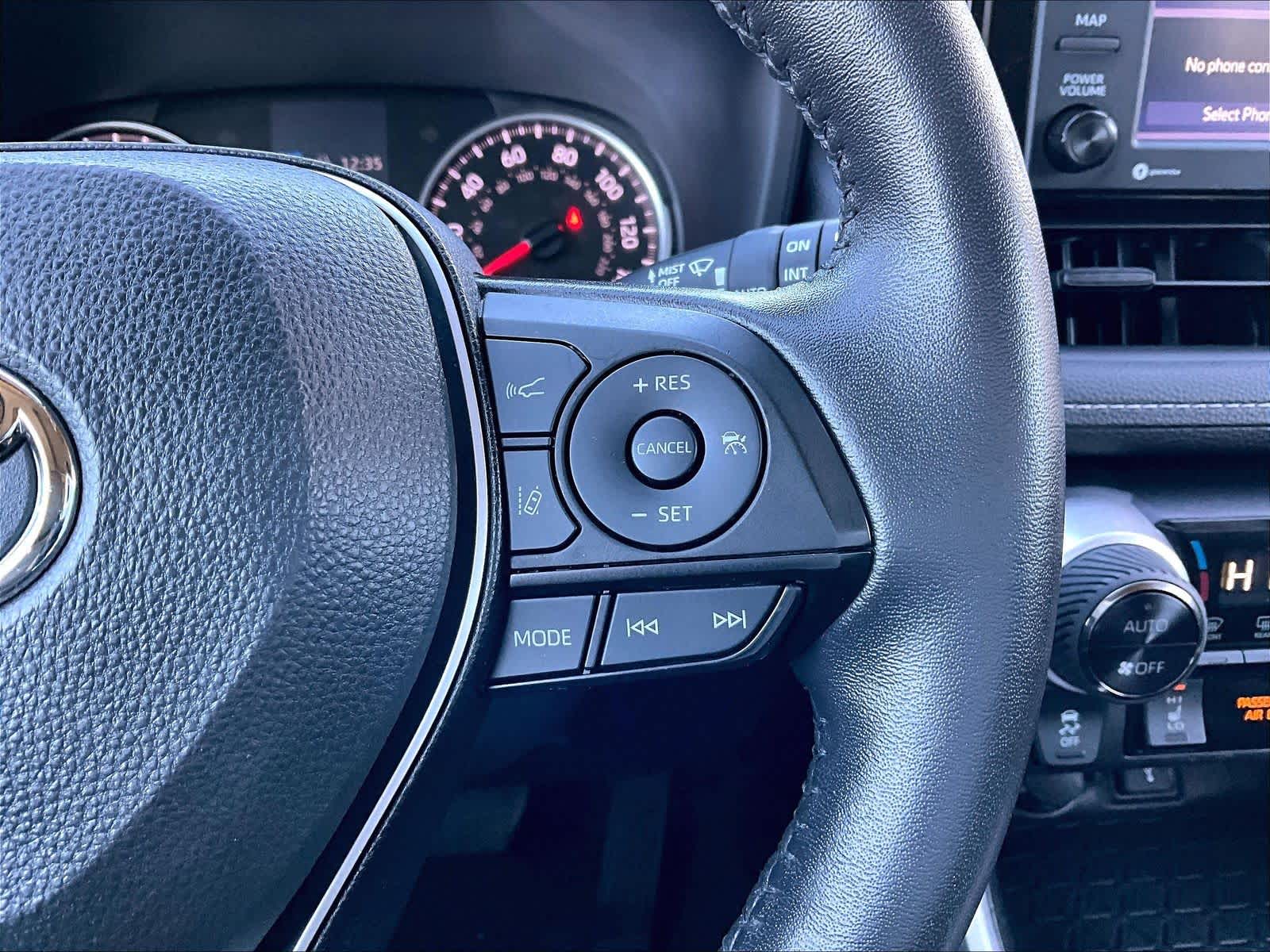 2022 Toyota RAV4 XLE - Photo 24