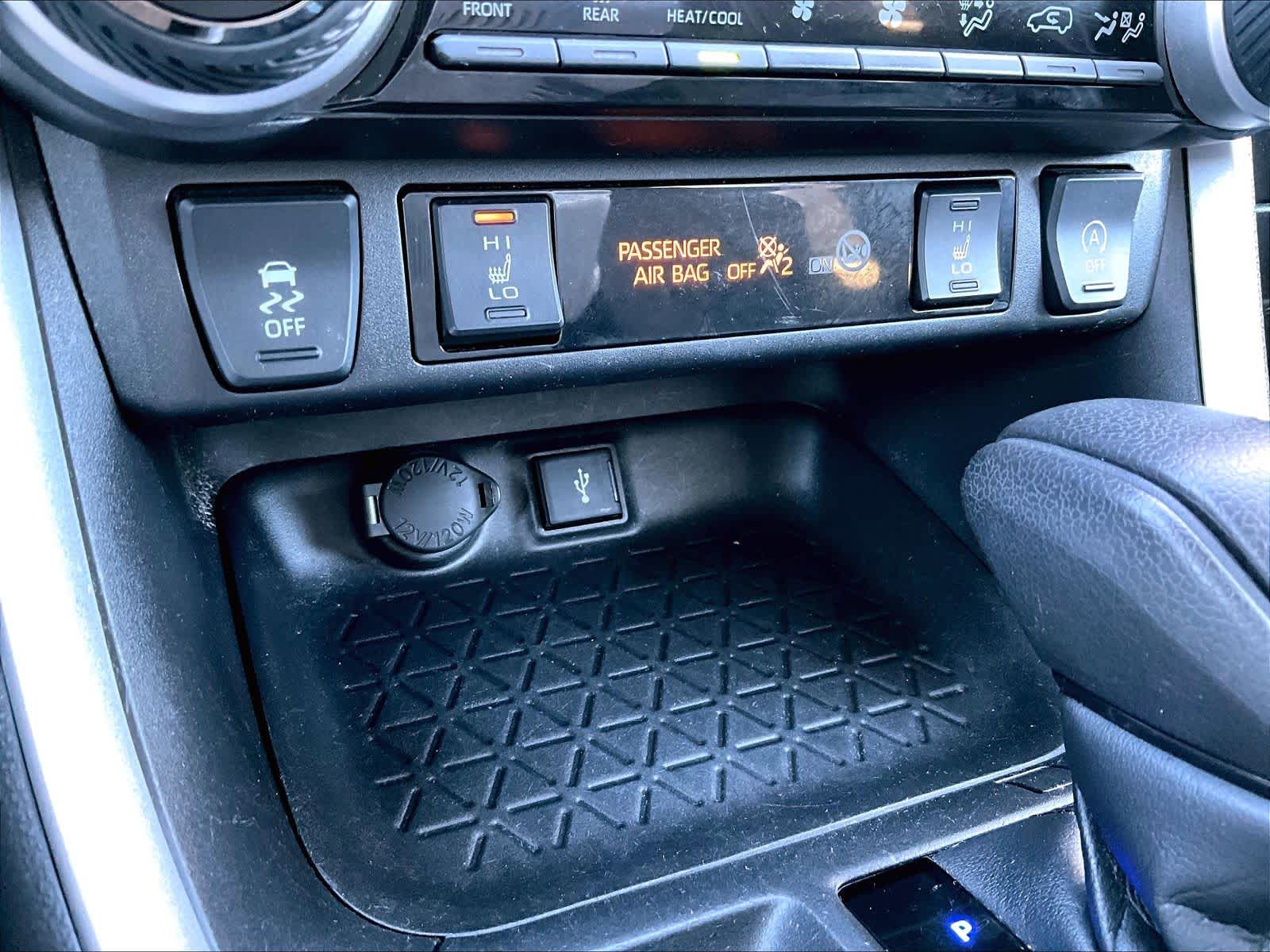 2022 Toyota RAV4 XLE - Photo 27