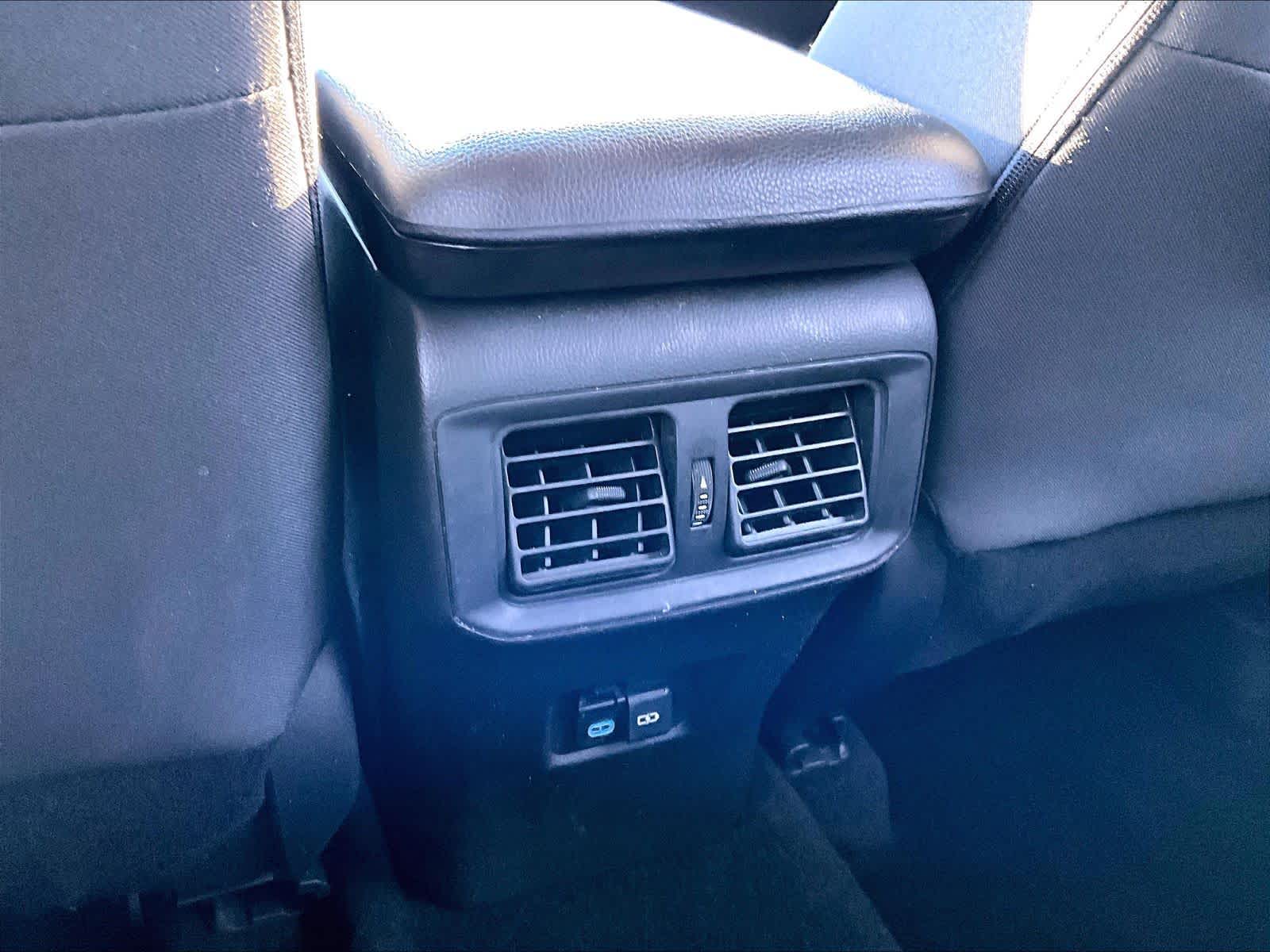 2022 Toyota RAV4 XLE - Photo 28