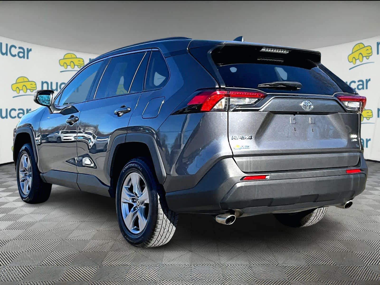 2022 Toyota RAV4 XLE - Photo 4