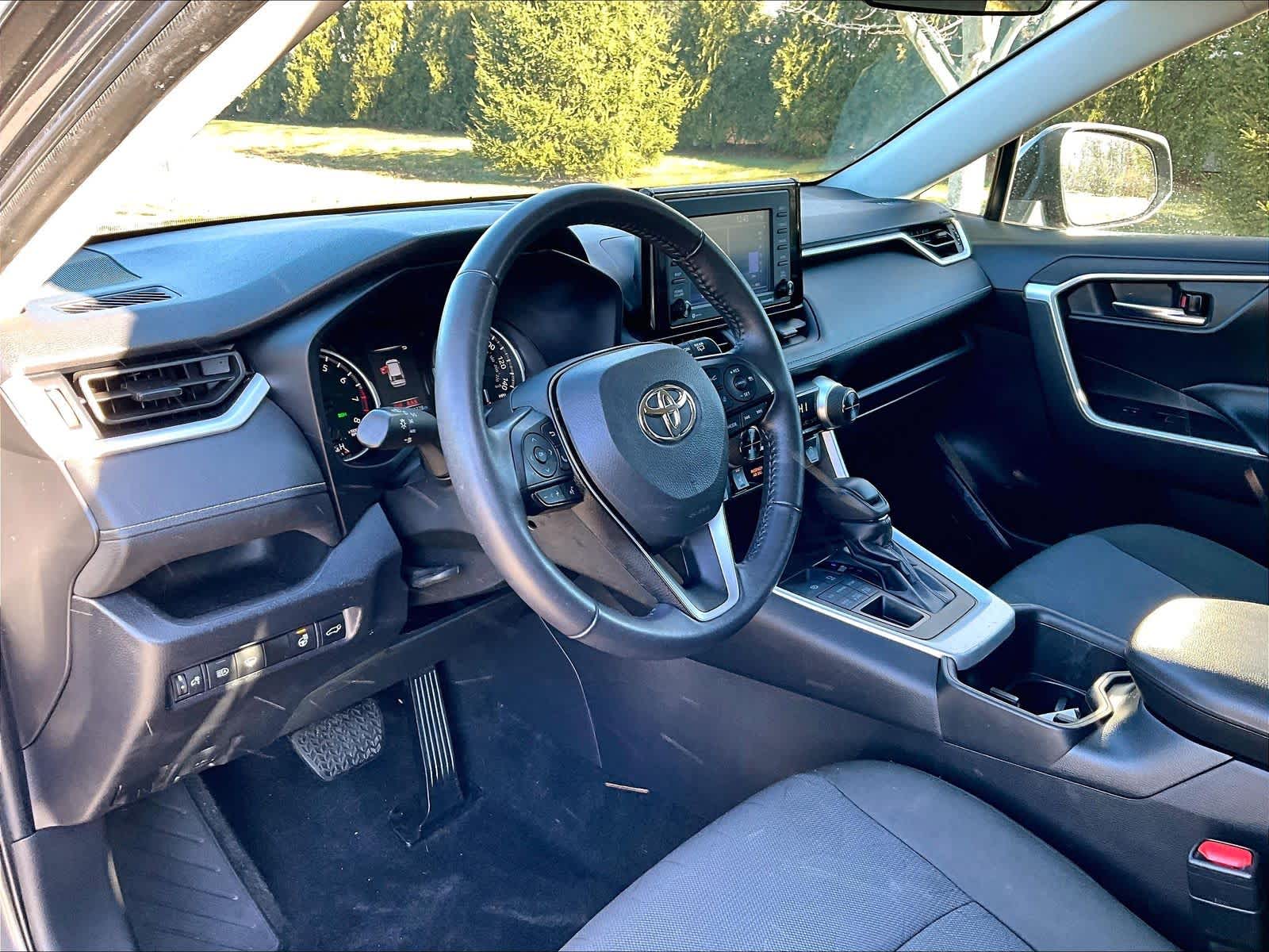 2022 Toyota RAV4 XLE - Photo 8