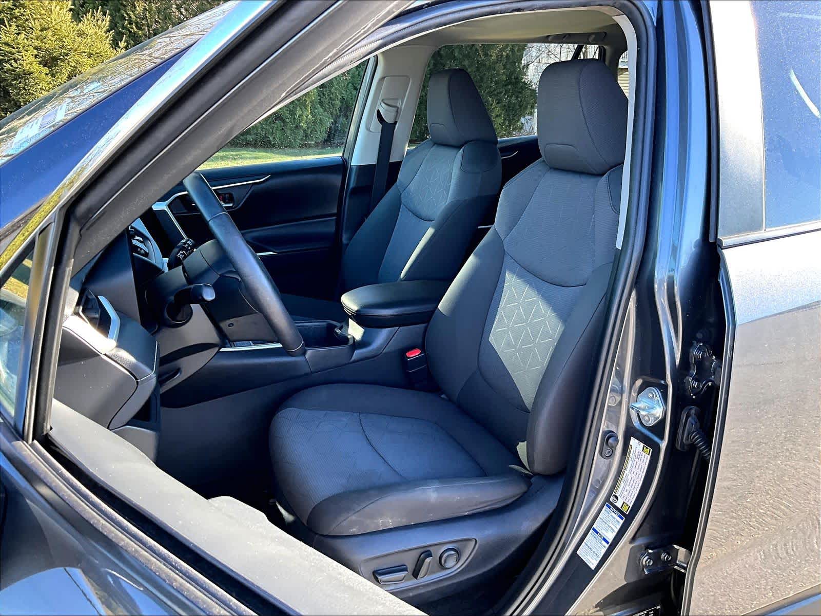 2022 Toyota RAV4 XLE - Photo 10