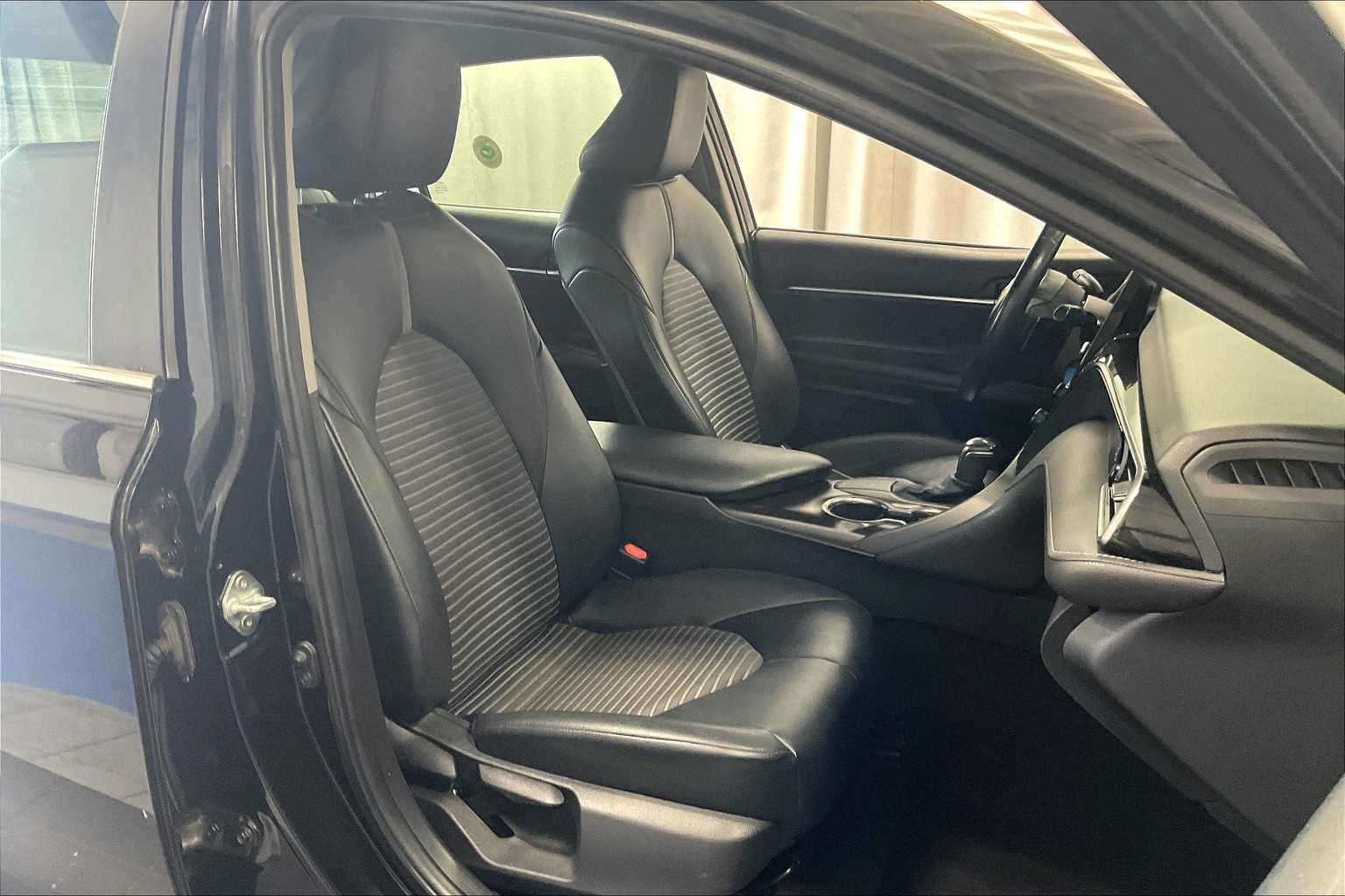 2021 Toyota Camry SE - Photo 11