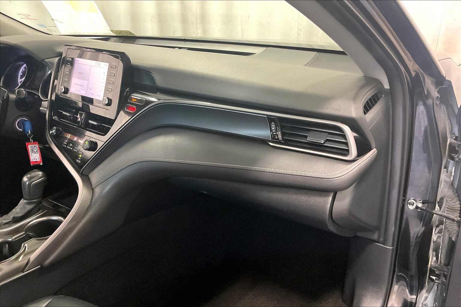 2021 Toyota Camry SE - Photo 13