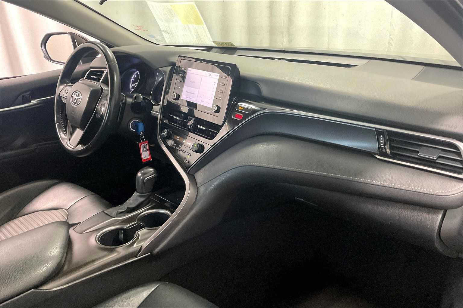 2021 Toyota Camry SE - Photo 14