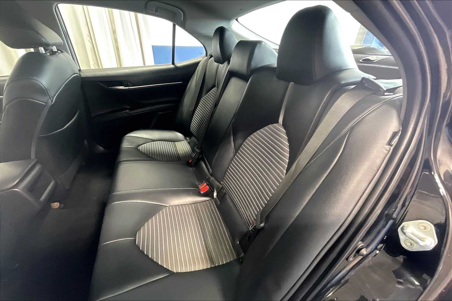 2021 Toyota Camry SE - Photo 15