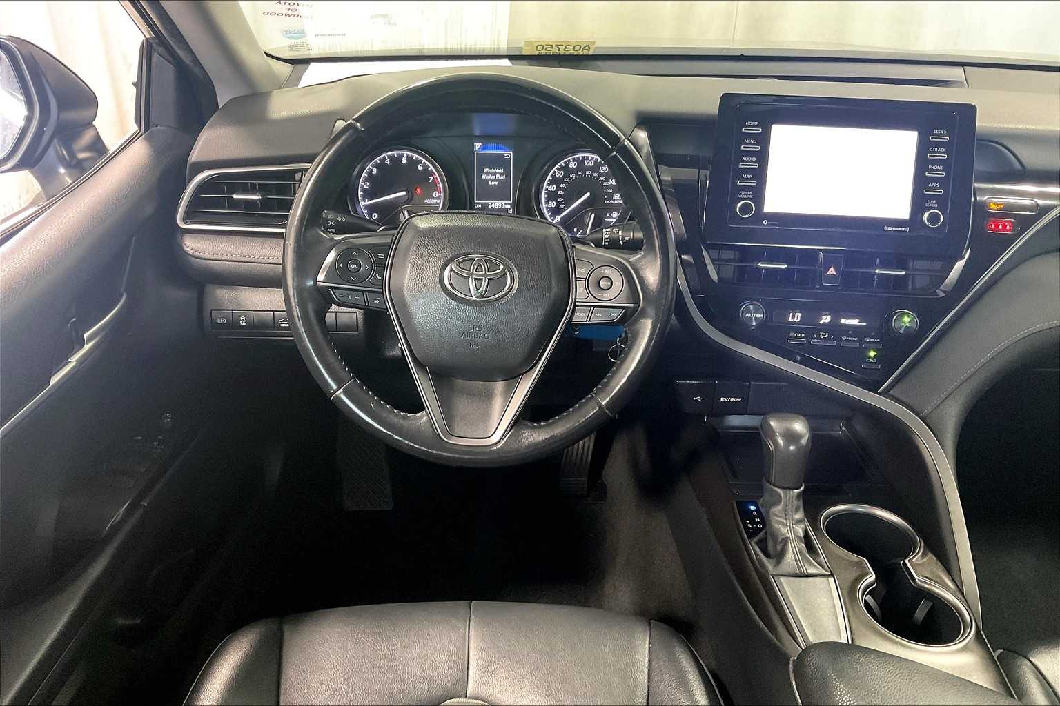 2021 Toyota Camry SE - Photo 17